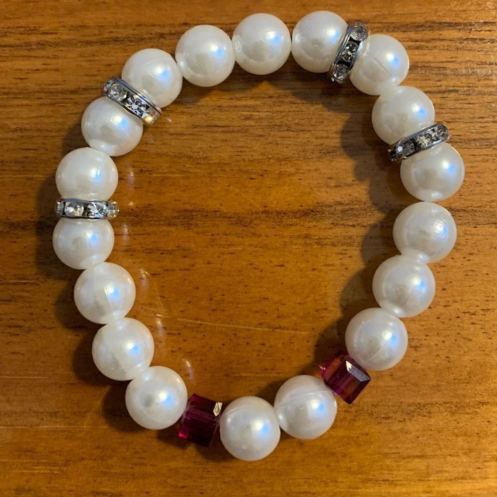 Pearl beaded stretch bracelet
